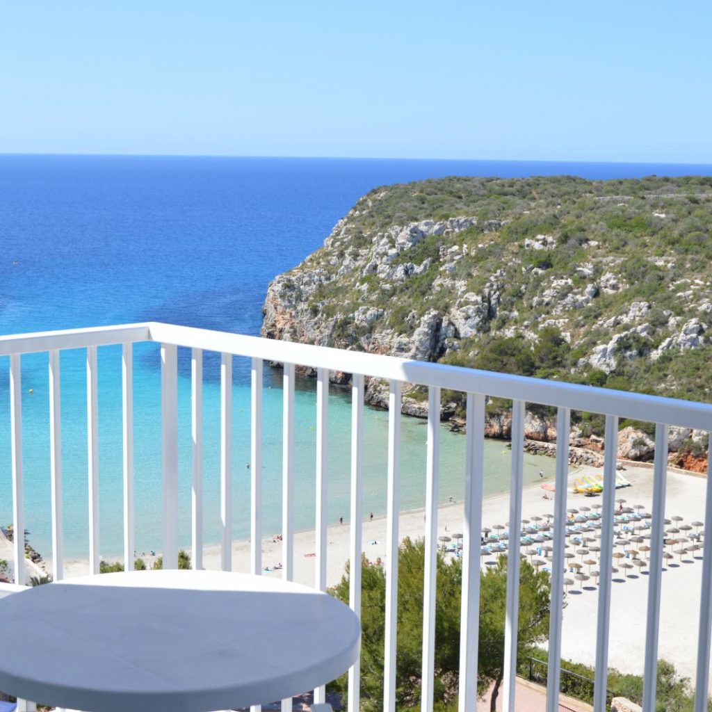 Balkon mit Meerblick im Set Hotels_Playa_Azul