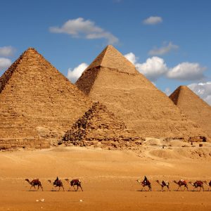 Panoramablick auf die Pyramiden von Gizeh in Ägypten