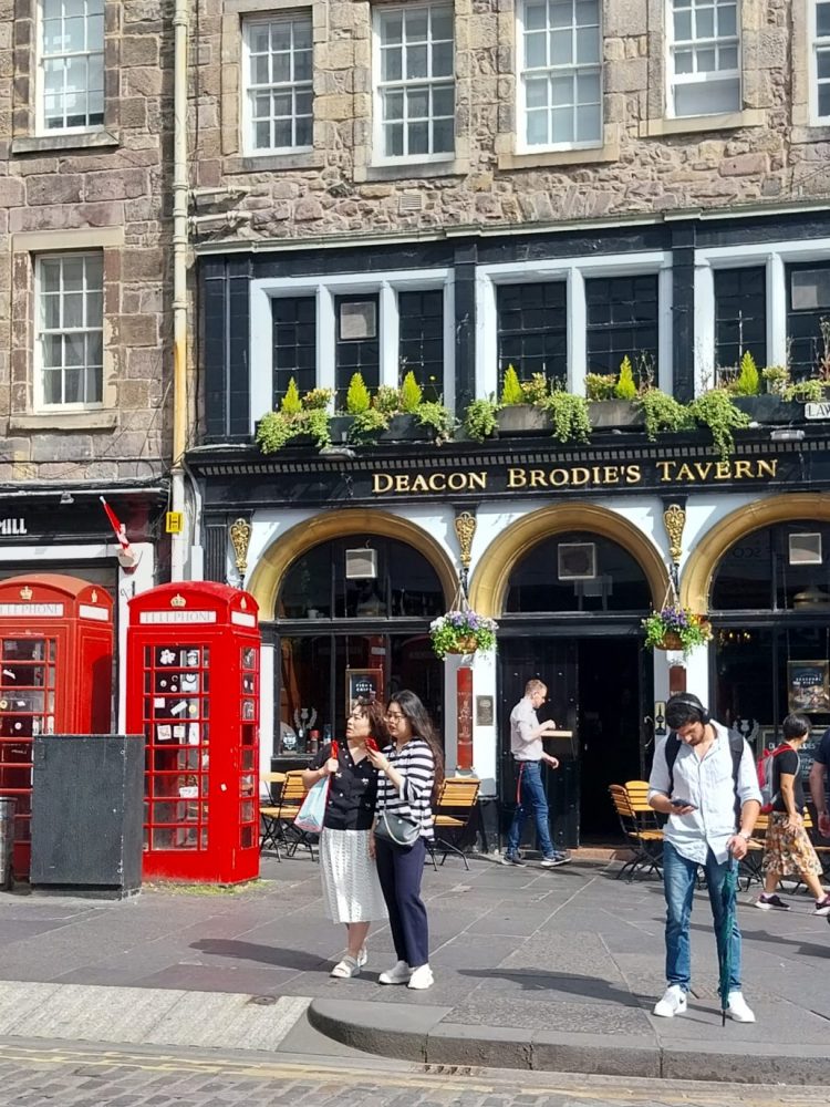 edinburgh_pub1