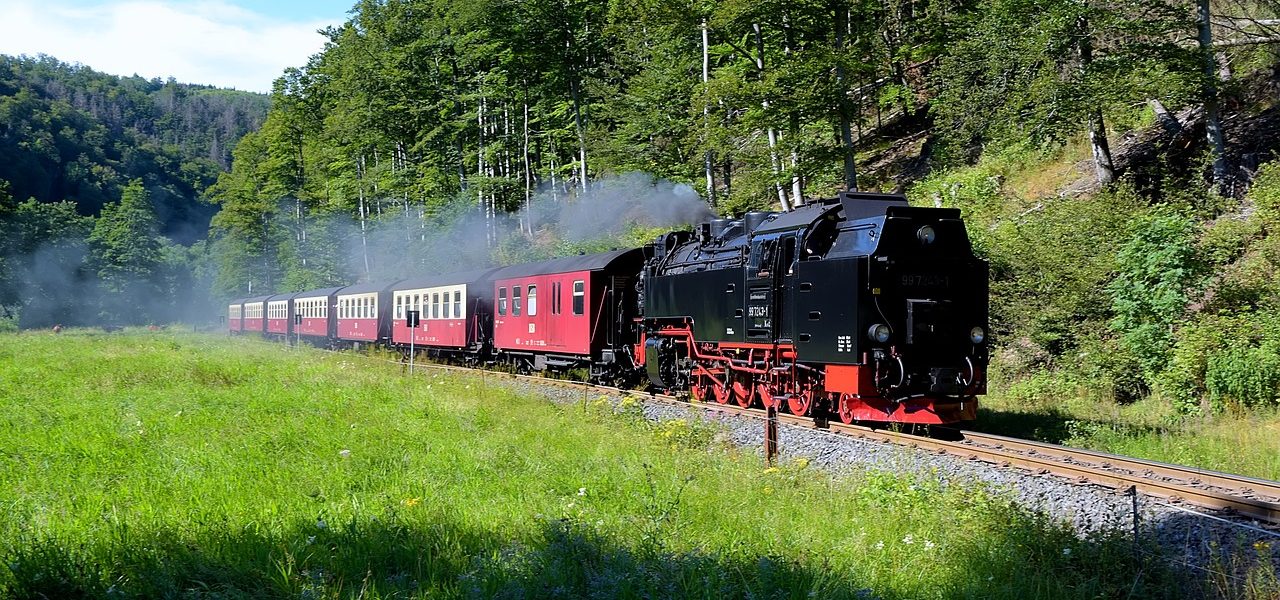 steam-locomotive-5460280_1280